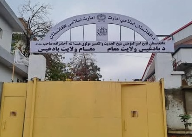 تاکید والی طالبان در بادغیس بر ضرورت رسیدگی فوری به مشکلات مهاجران بازگشتی