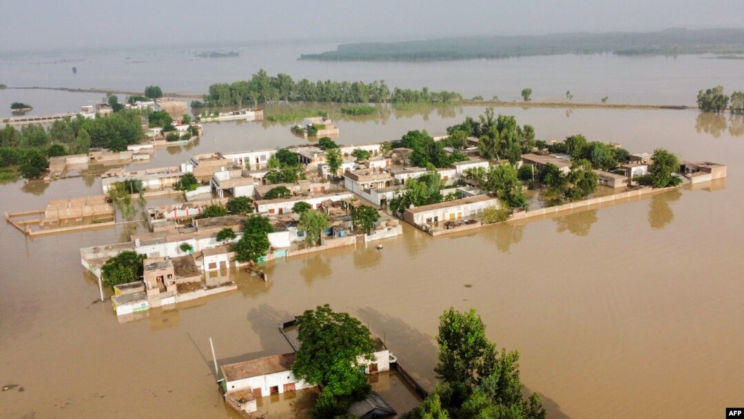پاکستان ۱۵۰ هزار تن را بهدلیل تهدید سیلاب از مناطق حاشیه رودخانهها تخلیه کرد