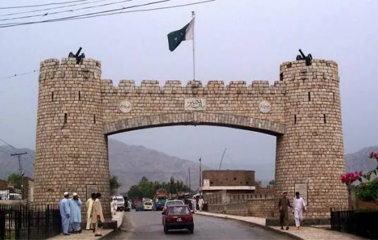 له پاکستان څخه د افغان سوداګرو ایستل؛ په پېښور کې د ۴۰،۰۰۰ سوداګرو پانګونې ګواښل شوې