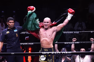 بازمحمد مبارز حریف بحرینی خود را شکست داد