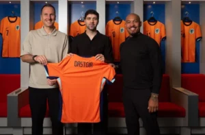 افتخار جهانی برای افغانستان؛ انوش دستگیر سرمربی تیم زیر ۱۸ سال هالند شد