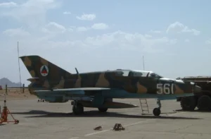 مهندسان افغانستان جت جنگی فرسوده را دوباره برای فعالیت آماده کردند