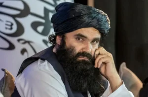 حقانی: طالبان به توافق دوحه پایبند است، دروازه گفت‌وگو باز است