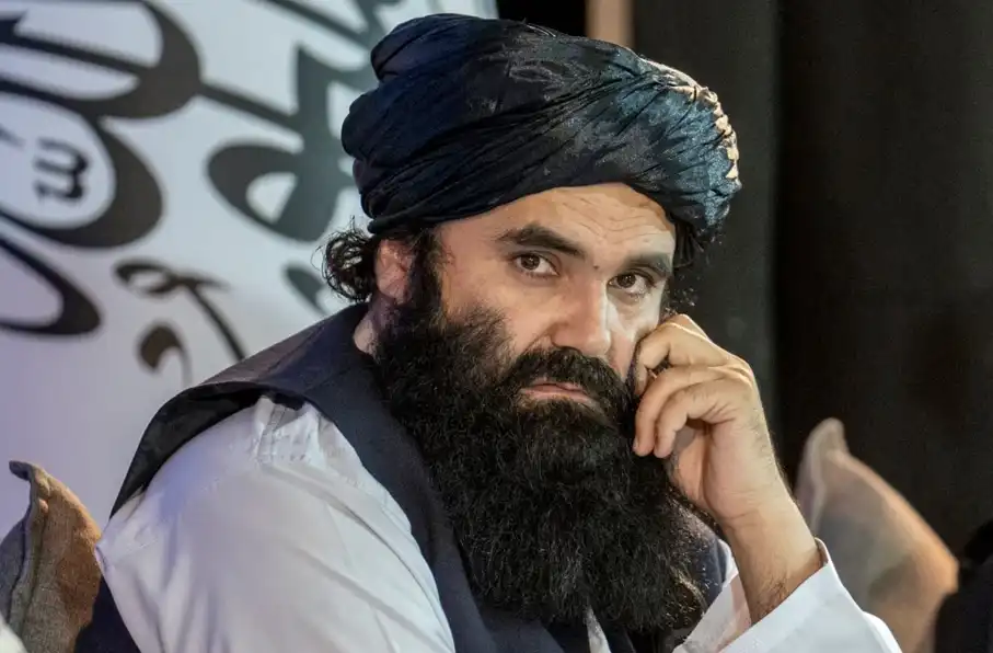 حقانی: طالبان به توافق دوحه پایبند است، دروازه گفتوگو باز است