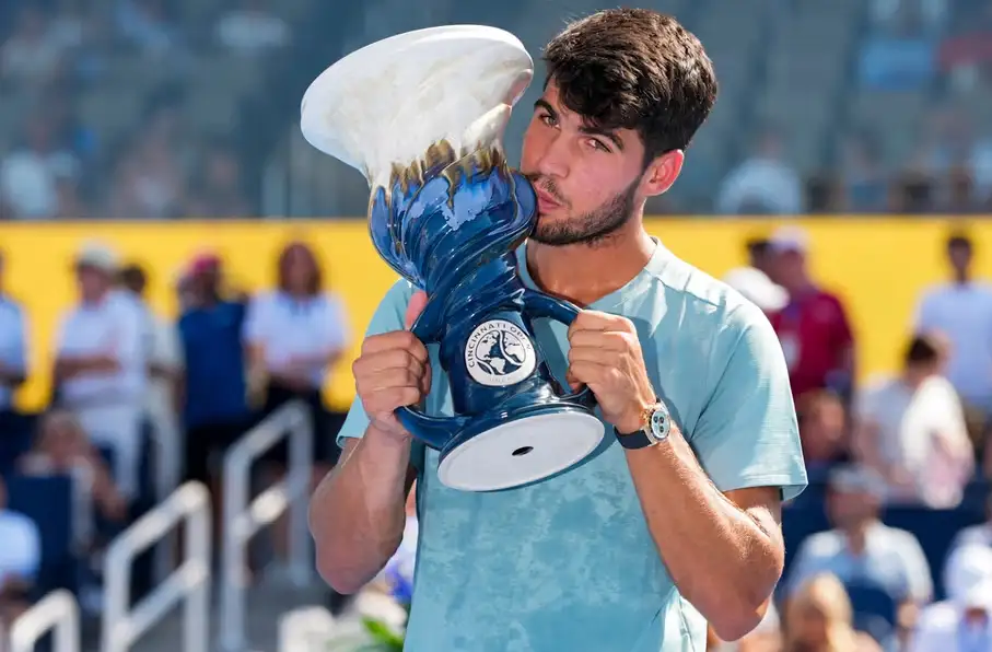 قهرمانی کارلوس آلکاراس در مسابقات تنیس سینسیناتی پس از انصراف سینر