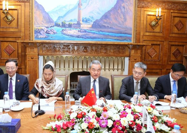 تاکید وزرای خارجه طالبان و چین بر تقویت همکاری‌های اقتصادی و تجاری