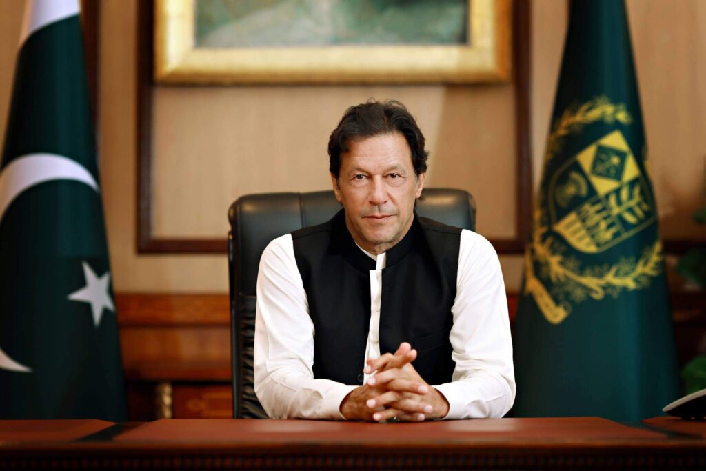 عمران خان: فرمانده ارتش پاکستان باید برای گفتگو با طالبان به کابل برود
