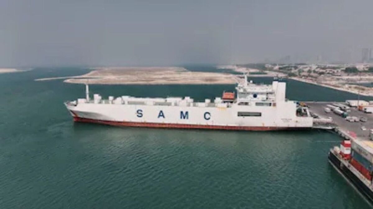 کشتی حامل ۲۵۰۰ تُن کمک‌های بشردوستانه امارات راهی افغانستان شد