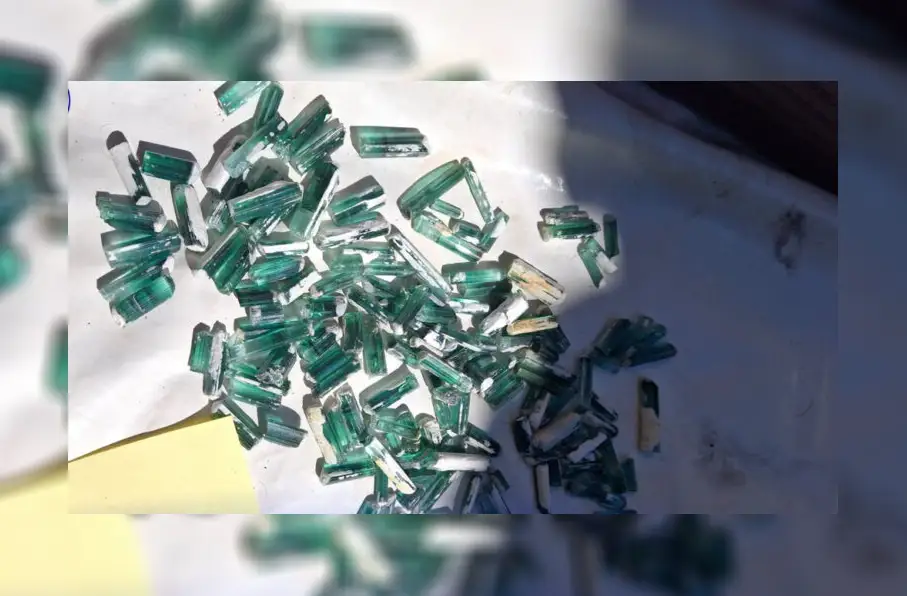 طالبانو د نورستان د قیمتي ډبرو له پلور څخه ۹۵ میلیونه افغانۍ عاید ترلاسه کړی