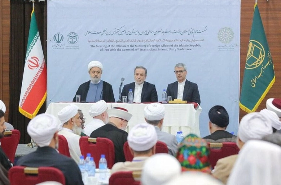 وزیر خارجه ایران: وحدت جهان اسلام یک «ضرورت قطعی و واجب شرعی» است