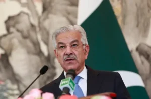 وزیر دفاع پاکستان: همه پناه‌جویان افغانستانی باید اخراج شوند