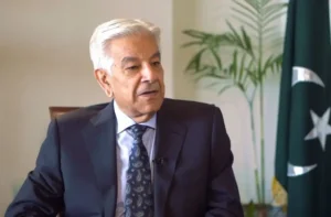 وزیر دفاع پاکستان: طالبان با خون فرزندان ما جشن می‌گیرند