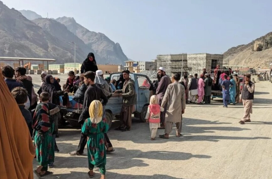 اخراج نزدیک به ۸۰۰۰ مهاجر افغان در یک روز از پاکستان