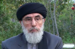 هشدار حکمتیار: آمریکا و پاکستان در تلاش‌اند افغانستان را وارد جنگ نیابتی کنند