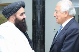 بازگشت زلمی خلیل‌زاد به کابل؛ دیدار غیررسمی با وزیر خارجه طالبان