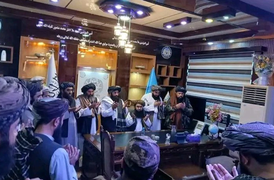 مولوی امان‌الدین منصور به‌حیث والی جدید هلمند معرفی شد