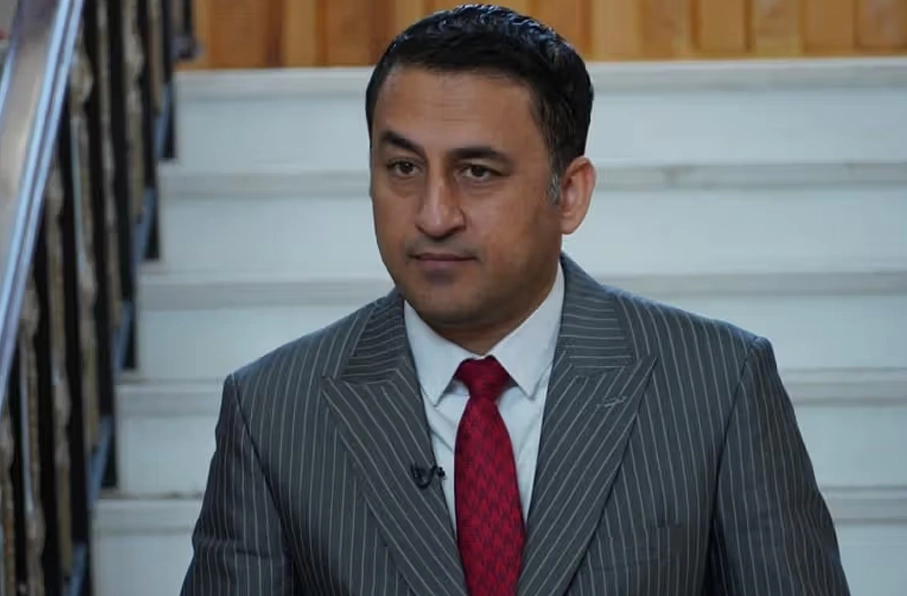 احمد ضیا سراج: با «بشکههای زرد» نمیتوان از مرزهای افغانستان دفاع کرد