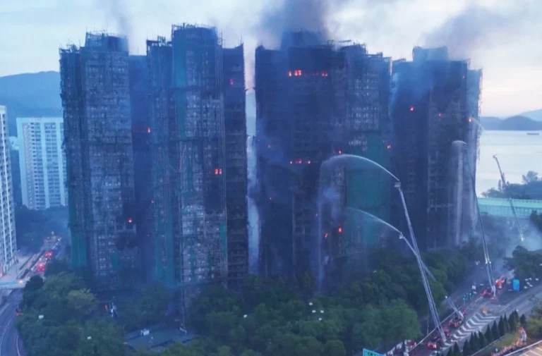 تلفات آتش‌سوزی هانگ‌کانگ به ۹۴ تن رسید