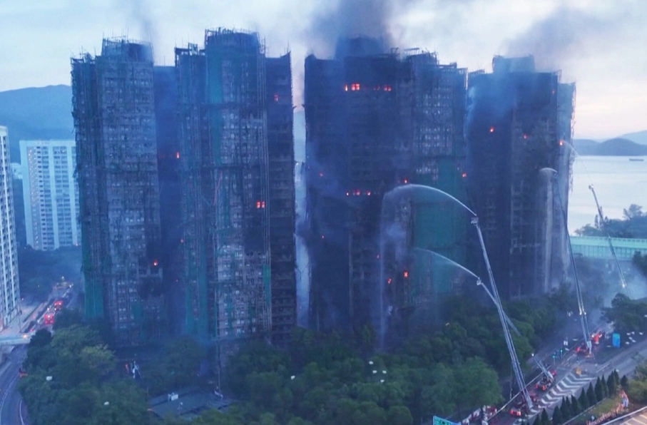 تلفات آتش‌سوزی هانگ‌کانگ به ۹۴ تن رسید