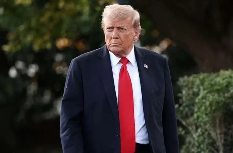 تأکید کرد که مشکلات فراوانی با افغان‌ها دارد.