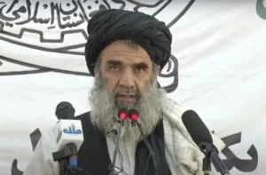 وزیر معارف طالبان در اظهاراتی کم‌سابقه اعلام کرد که این گروه در برابر حملات راکتی پاکستان پاسخی نداده است،