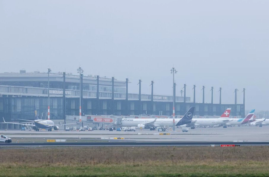 انتقال گروهی پناهجویان افغانستان از پاکستان به آلمان