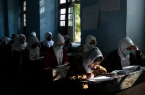 آغاز آزمون‌ها با نگرانی؛ دختران صنف ششم: آینده‌ ما تاریک است