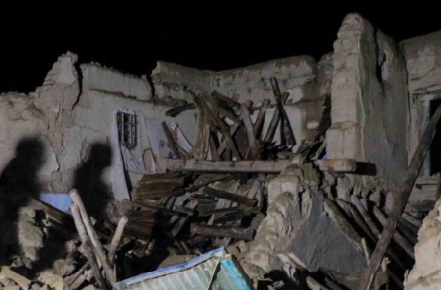 زمین‌لرزه شدید شب گذشته در بدخشان بیش از ۸۰۰ خانه را تخریب کرد