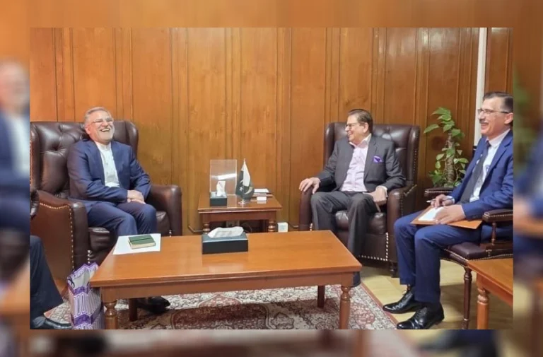 گفگتوی مقامات ایران وپاکستان درباره امنیت منطقه‌ای و مقابله با تروریسم