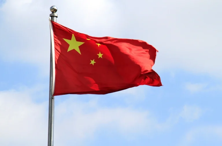 چین خواستار حل اختلافات افغانستان و پاکستان از طریق گفت‌وگو شد