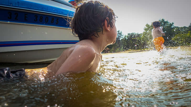 بهترین عکسهای سال ۲۰۲۵ از نگاه ویراستاران DPReview (۲۴ مورد برتر) دویدن در ساحل