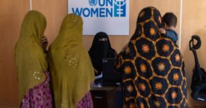 کاهش بودجه، فعالیت سازمان‌های زنان در افغانستان را تهدید می‌کند