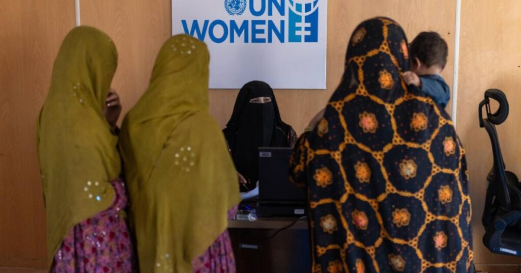 کاهش بودجه، فعالیت سازمانهای زنان در افغانستان را تهدید میکند