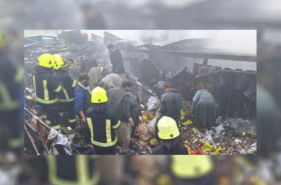 خسارت ۷۰۰ هزار دالری آتشسوزی در بازار مندوی کابل