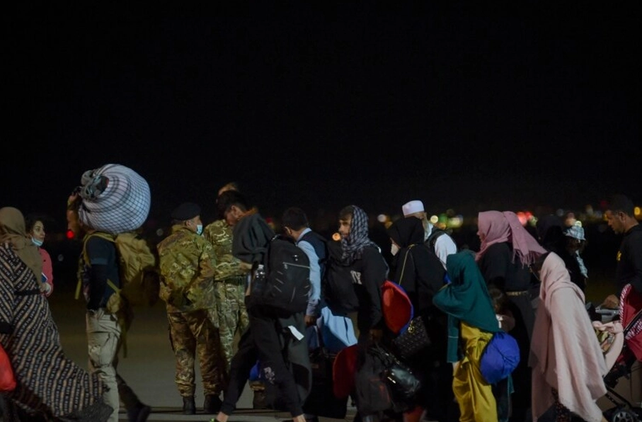 گفتوگوی مقامهای پاکستان و بریتانیا درباره انتقال پناهجویان افغانستانی