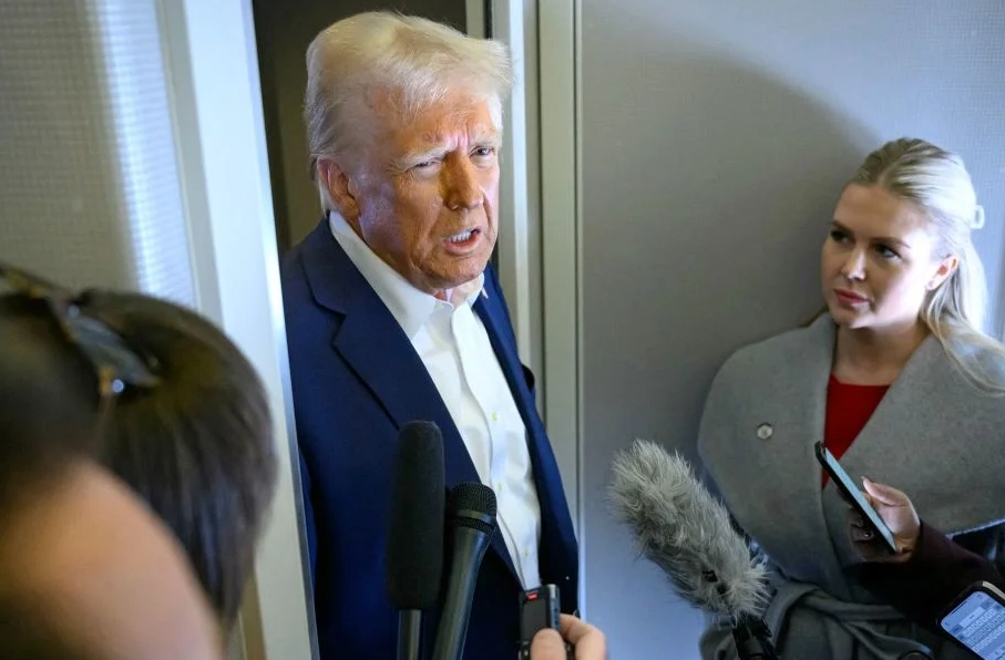 رسانه‌های امریکایی گزارش داده‌اند که دونالد ترامپ، رئیس‌جمهور ایالات متحده، از تعلیق طولانی‌مدت روند پذیرش پناهندگان از چند کشور از جمله افغانستان خبر داده و با اشاره به سیاست موسوم به «مهاجرت معکوس» گفته است: «ما آن افراد را نمی‌خواهیم.»