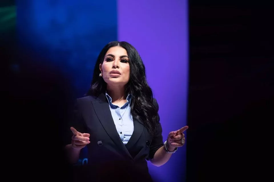 راه‌اندازی برنامه آموزش آنلاین برای دختر افغان نوسط آریانا سعید