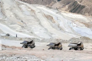 آمادگی تاجران هندی برای سرمایه گذاری معادن مس و آهن افغانستان