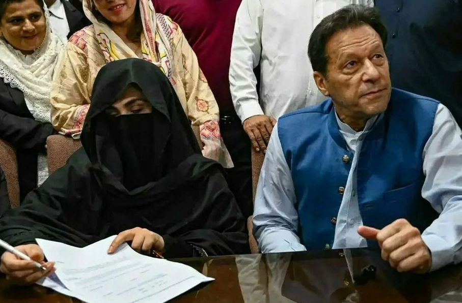 عمران خان و همسرش به ۱۷ سال حبس محکوم شدند