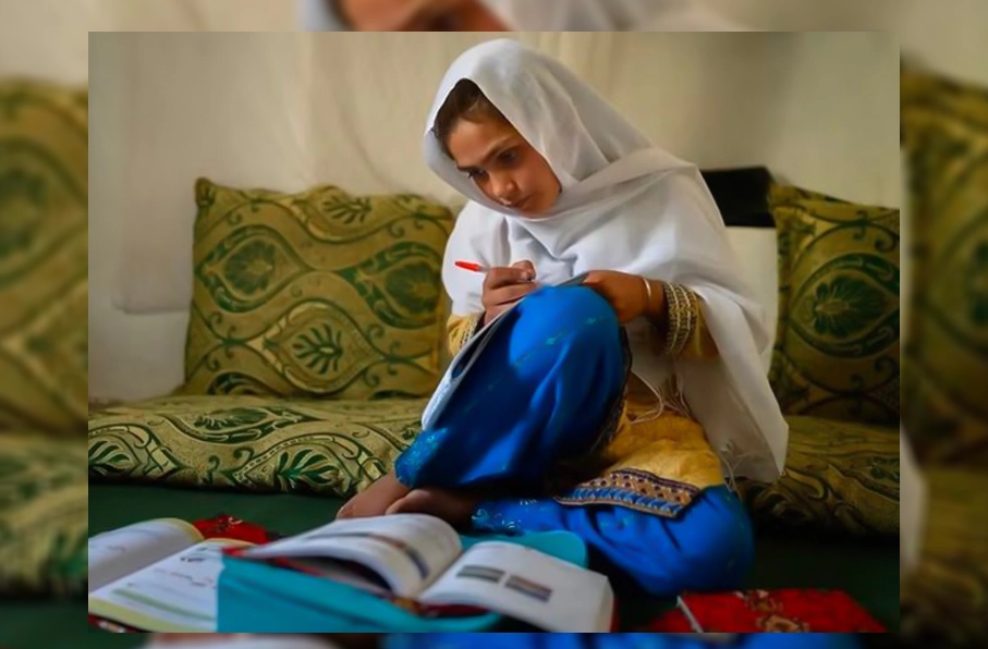 قلم، کتاب و امید؛ تصویر دختر افغانستانی عکس سال ۲۰۲۵ یونیسف شد