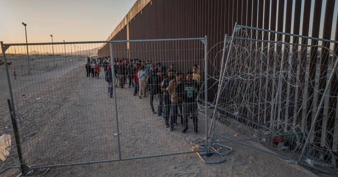 طرح ترامپ برای تبدیل انبارهای صنعتی به کمپ پناهجویان