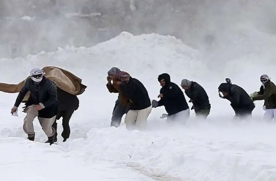 ایران از نجات ۲ هزار مهاجر افغانستانی در مناطق مرزی خبر داد.
