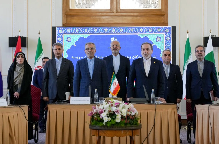 وزیر خارجه ایران: نسخههای فرامنطقهای قادر به حل بحرانهای منطقه نیستند