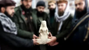 کشف مجسمه تاریخی ۲ هزار ساله ملکه بودایی در کاپیسا