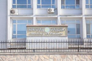 تیراندازی بر یک دختر در برابر وزارت مالیه طالبان
