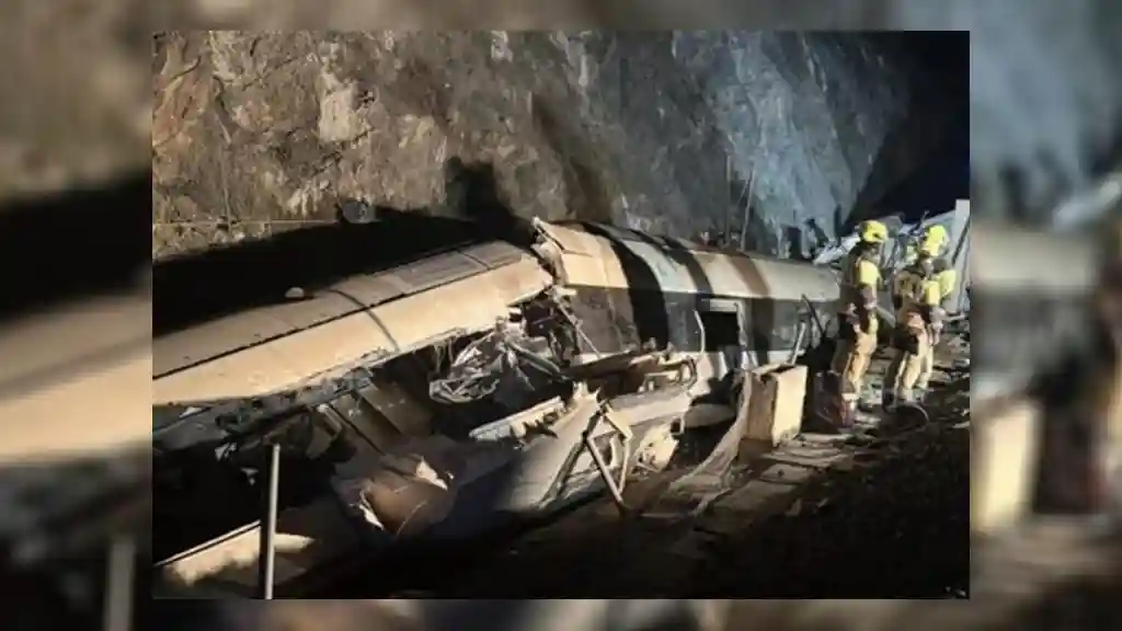 خروج قطار از ریل در اسپانیا ۲۱ کشته برجای گذاشت