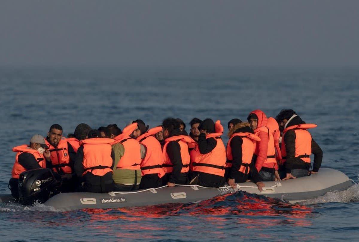 رسانه ها به برخی به تصاویر و اسناد تازهای از حادثه مرگبار ۳ فبروری در دریای اژه، نزدیک جزیره خیوس، دست یافته اند؛ اسنادی که پرسشهای جدی درباره عملکرد گارد ساحلی یونان و چگونگی جانباختن پناهجویان افغانستانی مطرح میکند. در این رویداد ۱۵ تن کشته و ۲۵ تن دیگر زخمی شدند.