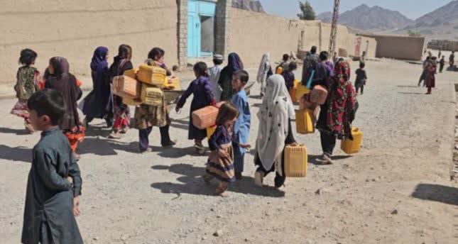 کمیته صلیب سرخ در افغانستان اعلام کرده است که برای ۸۵۰ خانواده در ولایت قندهار زمینه دسترسی به آب آشامیدنی سالم را فراهم میکند.