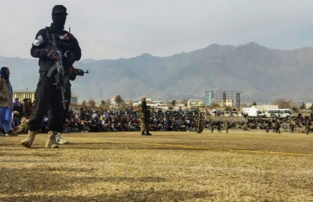 دادگاه عالی طالبان اعلام کرده است که یک تن در ولایت پکتیا به اتهام دزدی شلاق زده شده است. این دادگاه روز پنجشنبه، ۷ حوت، با نشر خبرنامهای گفته است که این فرد به ۲۵ ضربه شلاق و شش ماه حبس محکوم شده است.