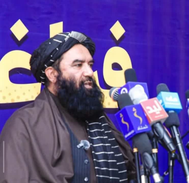 نورالله نوری، وزیر اقوام و قبایل طالبان، در دیدار با نیروهای سرحدی این گروه بر لزوم حفاظت کامل از مرزهای افغانستان تأکید کرد و گفت پاسداری از هر وجب خاک کشور، حتی به بهای جان این نیروها، یک مسئولیت اساسی است.